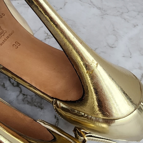 Brian Atwood. Gold Metallic Leather, T Strap Pumps Heels - Picture 11 of 16